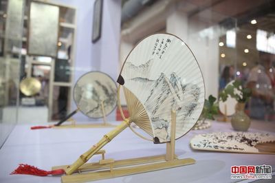 走馬文博會(huì) 文化創(chuàng)意產(chǎn)業(yè)展區(qū)展現(xiàn)中國(guó)民族特色